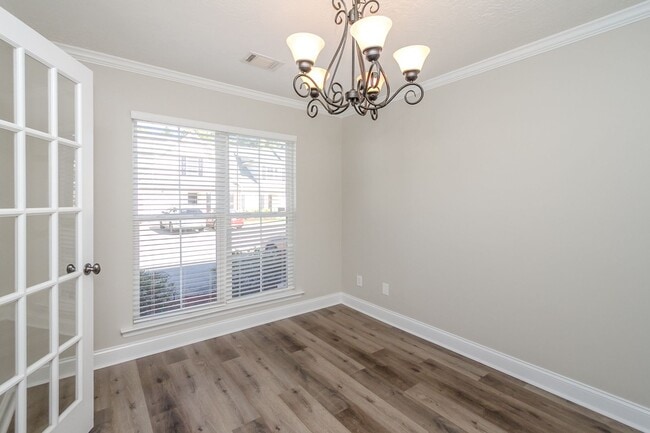 Building Photo - 823 Landing Dr