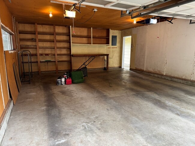 Building Photo - Updated 2 bedroom 1 bathroom house in Eugene!