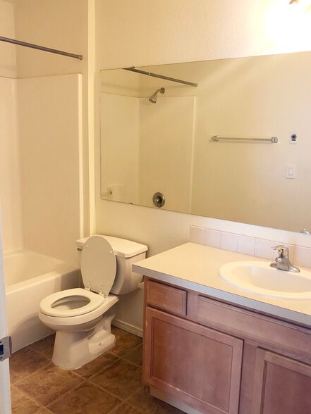 Building Photo - 419 NE Morton St