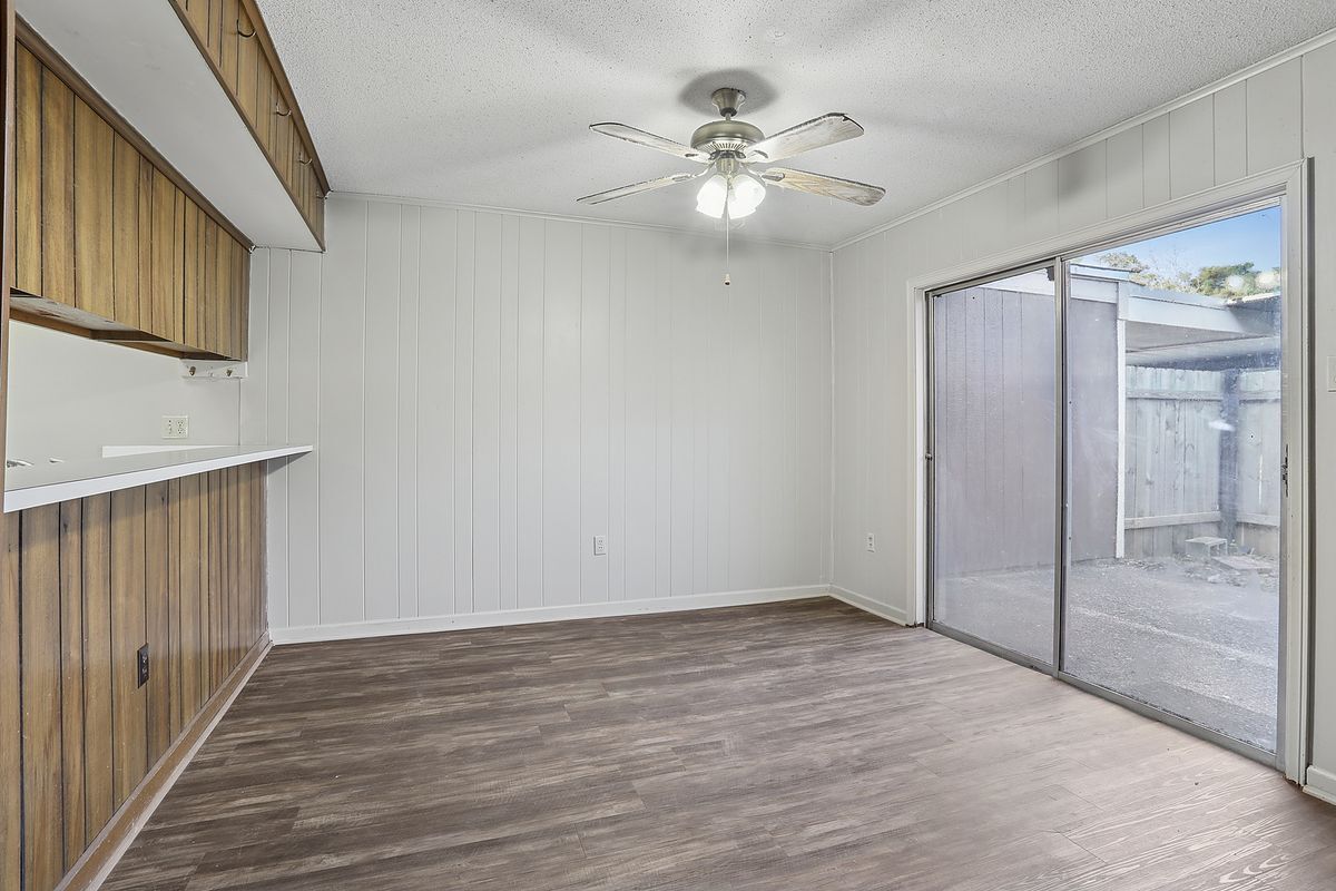 Building Photo - 2124 Stonehenge Ave