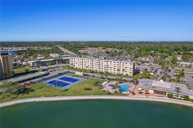 Building Photo - 4650 Cove Cir