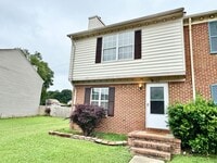 Building Photo - Completely Updated & Ready NOW! New Floori...