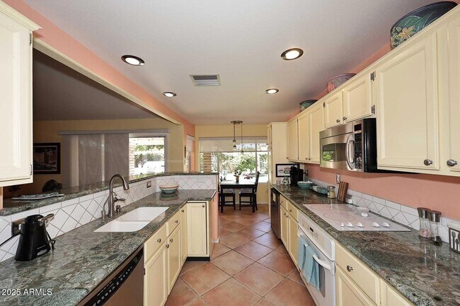 Building Photo - 359 W Brisa Dr
