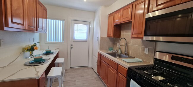 Building Photo - Newly Remodeled 1 Bedroom / Call or text O...
