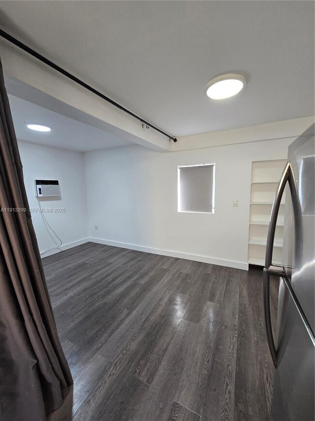 Building Photo - 1629 SW 6th St