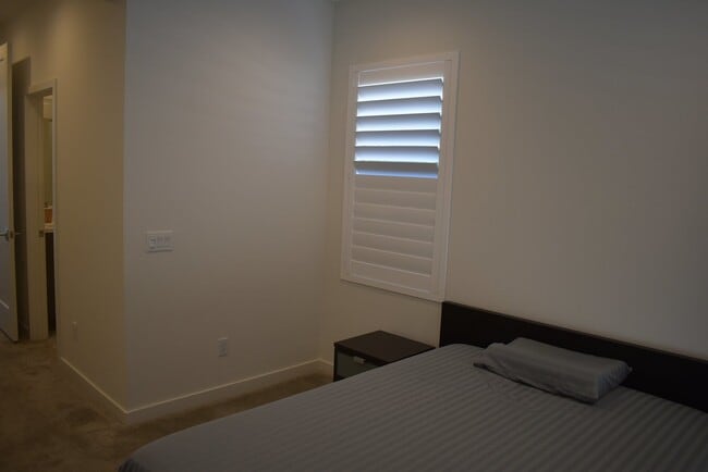 Building Photo - 3 Story 4 Bedroom 3.5 Bath Home in Del Sur...