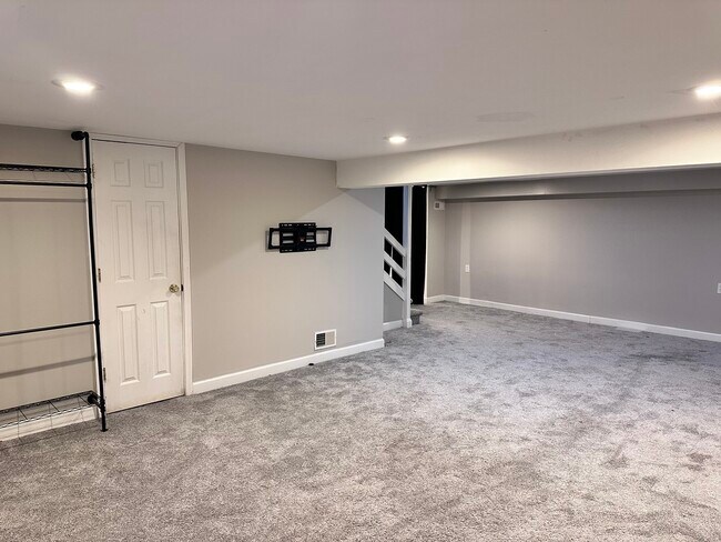 Building Photo - 2856 Evergreen Ln