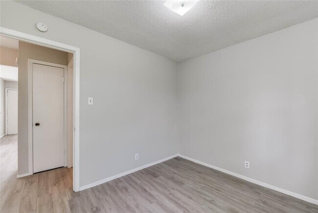 Building Photo - 11907 Alpheus Ave
