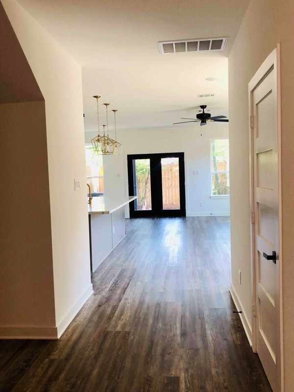 Building Photo - 5813 England St