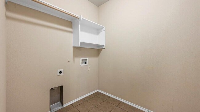 Building Photo - 2201 Liriope Ln