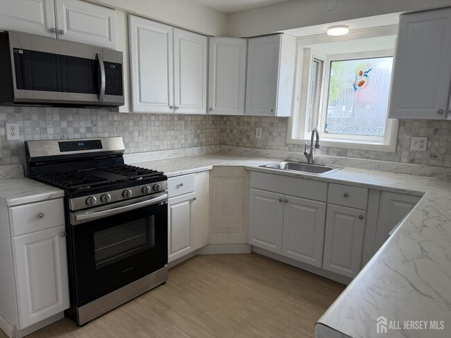 Building Photo - 2729 Woodbridge Ave