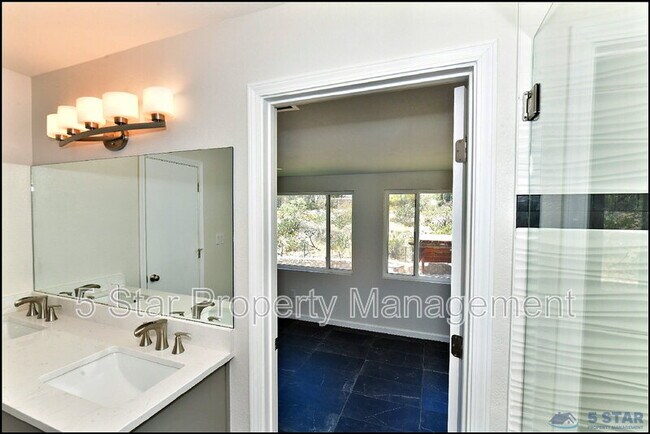Building Photo - 529 Castlerock Ln