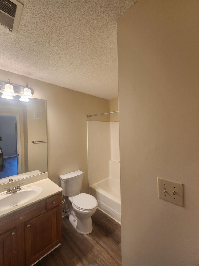 Building Photo - 121 Wexford Dr