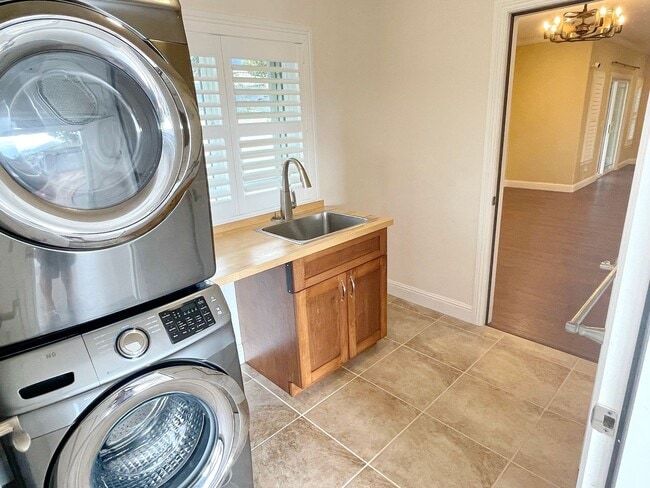 Building Photo - Central Maui - Custom Single Level Home - Unfurnished 3 bed/2bath - Waiolani Mauka in Waikapu