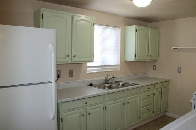 Building Photo - Upstairs 1 Bedroom, 1 Bathroom Unit in Ant...