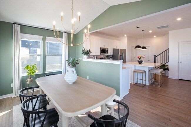 Building Photo - 484 Creekside Dr