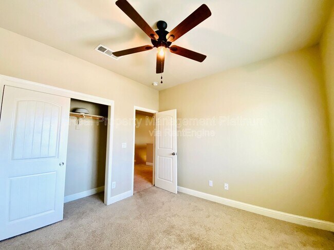 Building Photo - 6162 E Farrin Ave