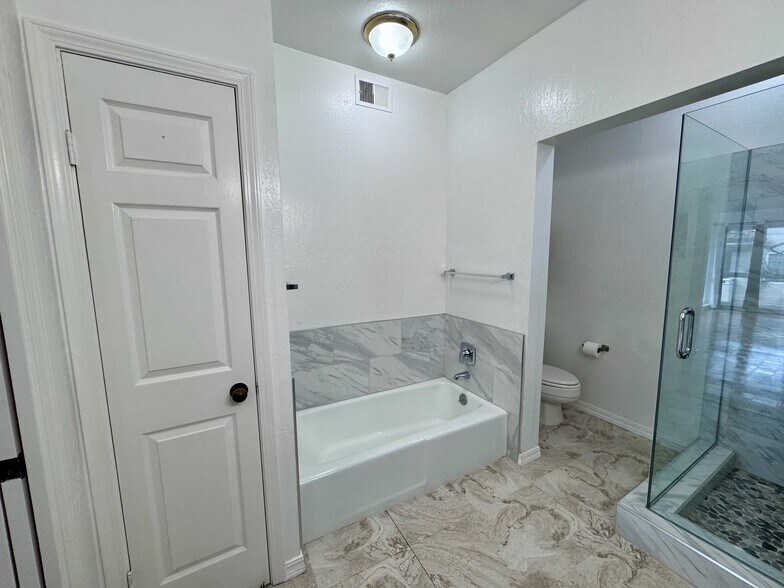 Master Bathroom - 25912 Hayward Blvd