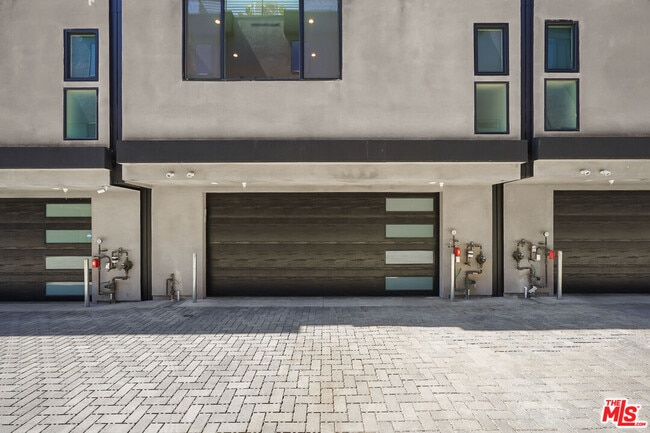 Building Photo - 926 N Ridgewood Pl