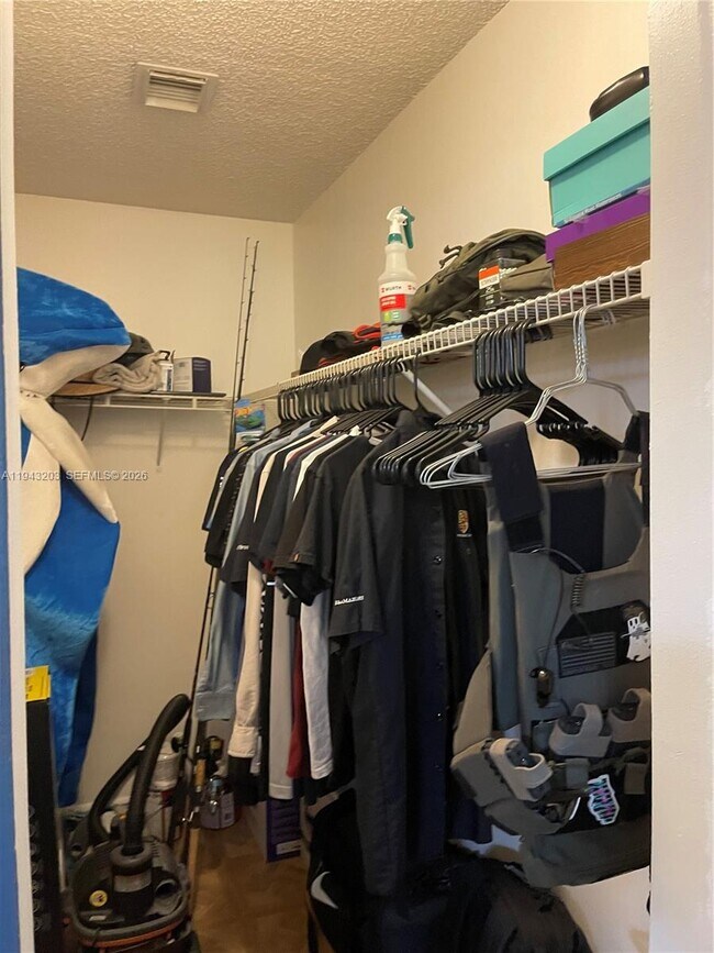 Building Photo - 1625 N 15th Terrace