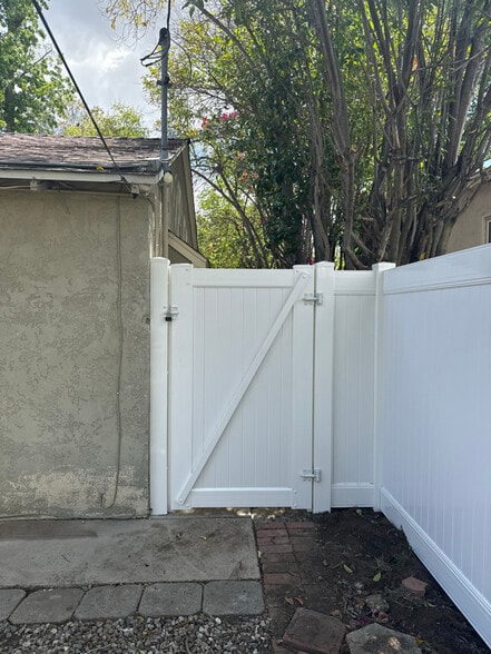 Building Photo - 5775 Bertrand Ave