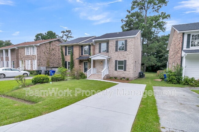 Building Photo - 1752 Skinner Ave