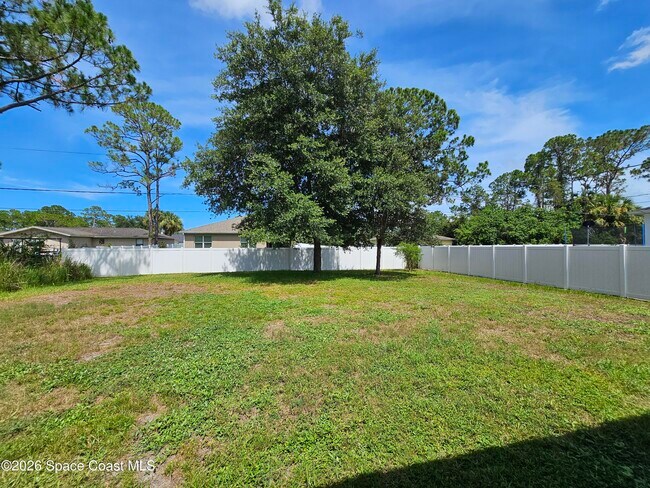 Building Photo - 857 Buchanan Ave SE