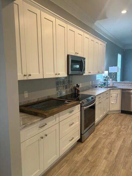 Building Photo - 3213 Bannon Dr