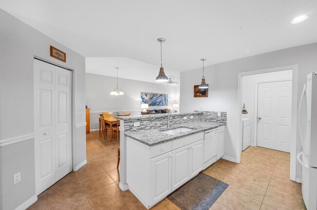 Building Photo - 1867 Sandhill Crane Dr
