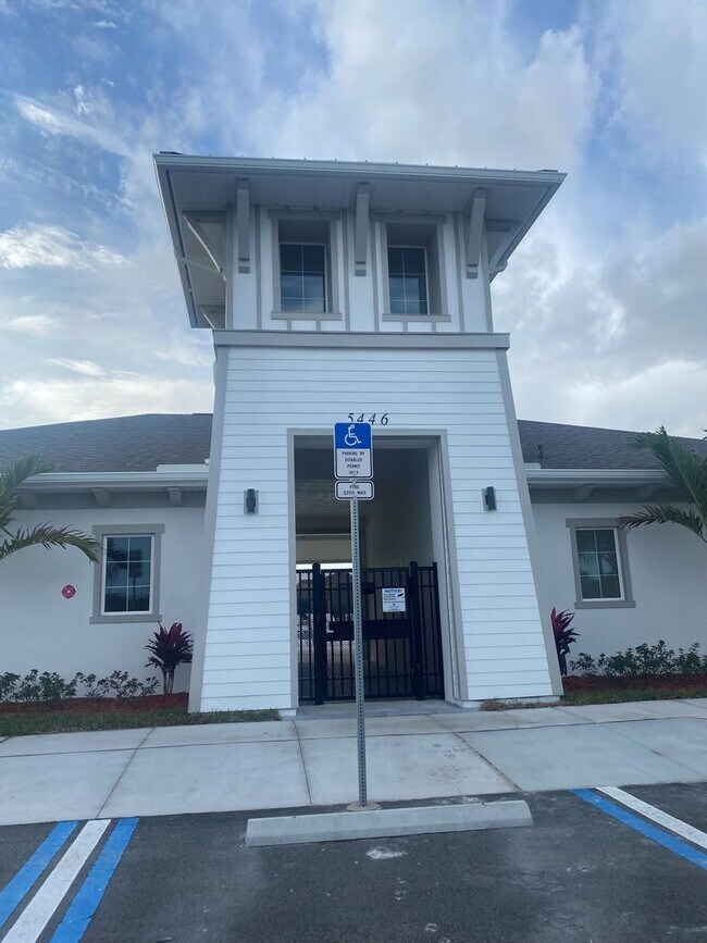 Building Photo - 7418 Tourmaline Dr