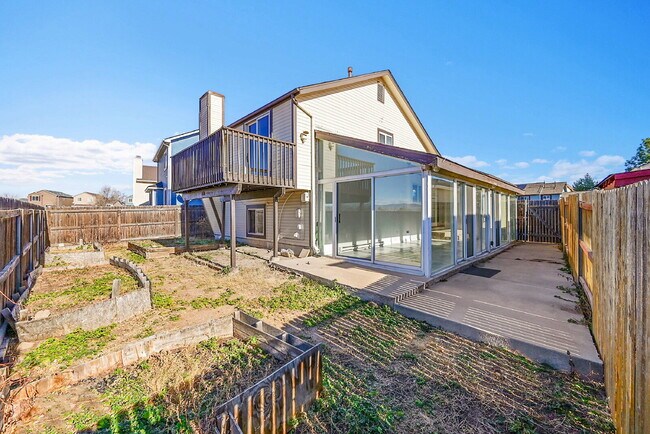 Building Photo - $1,895.00 with $300 OFF First Month's Rent, 2 Bedrooms, 1.5 Bathroom, Single Family Home in Color...