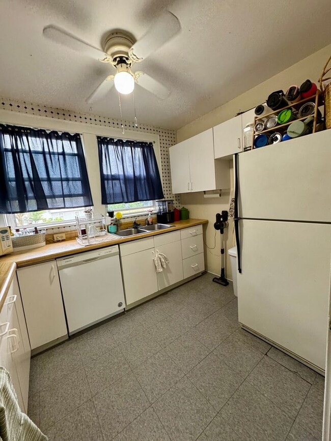 Building Photo - Apartment for Rent
