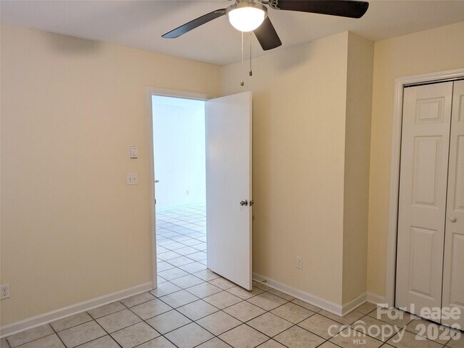 Building Photo - 252 Lytton St