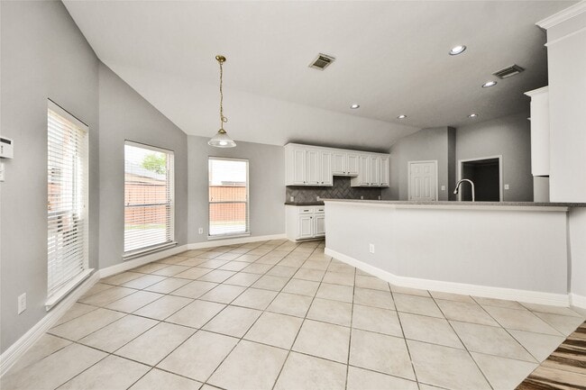 Building Photo - 2622 Stonebury Ln