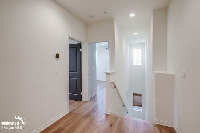 Building Photo - Newly Built 3Bdm 2.5Ba Home with Modern Fe...