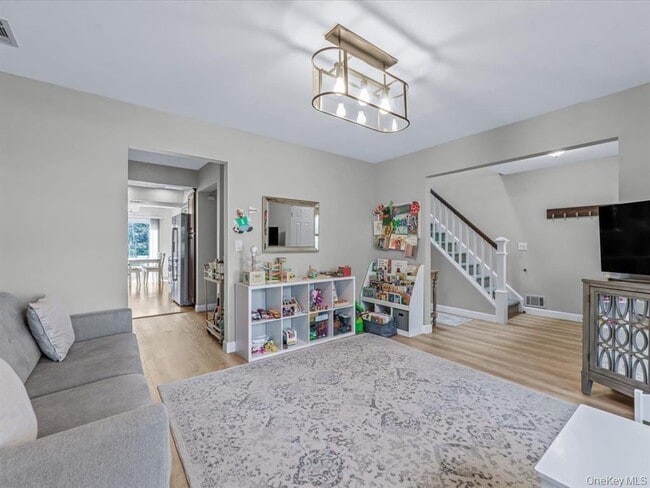 Building Photo - 54 Hidden Ridge Dr