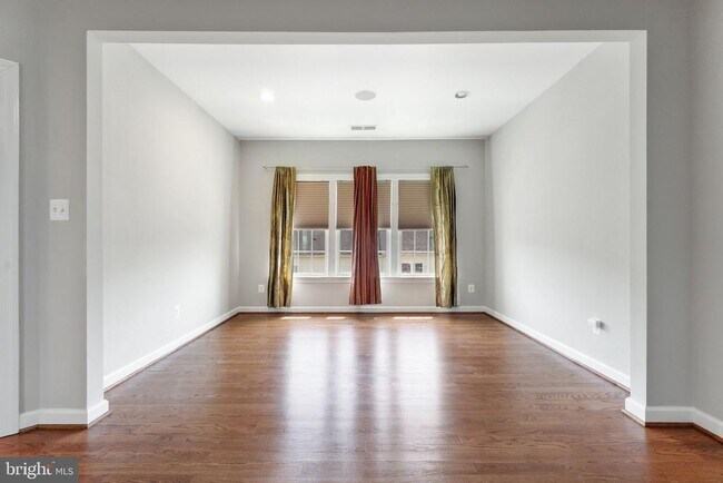 Building Photo - 42524 Rowderbury Square