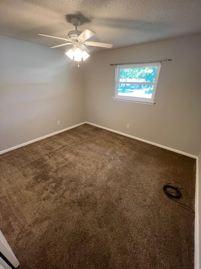 Building Photo - 3050 S Franklin Ave