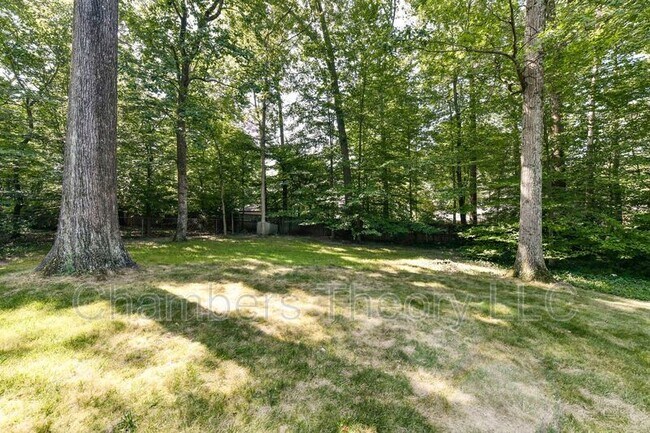 Building Photo - 9205 Hamilton Dr