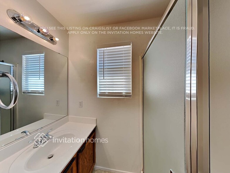 Building Photo - 12112 W Dahlia Dr