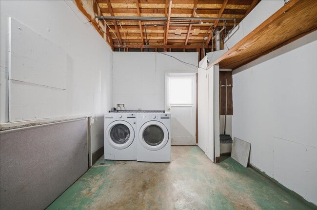 Building Photo - 1155-1155 Rodeo Way