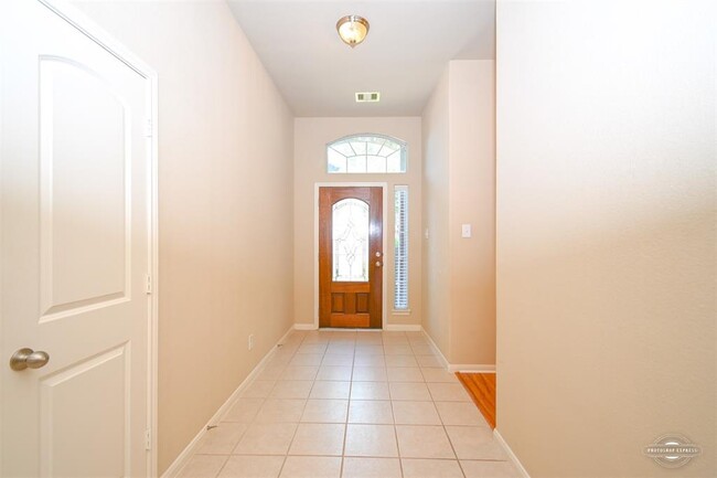 Building Photo - 2531 Marquette Trail