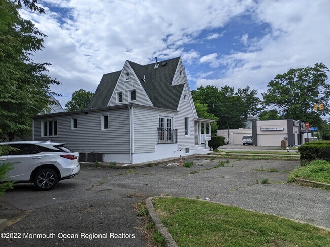 Building Photo - 120 Plainfield Ave