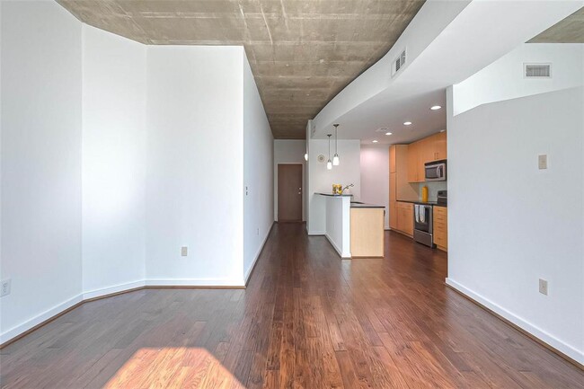 Building Photo - 5925 Almeda Rd
