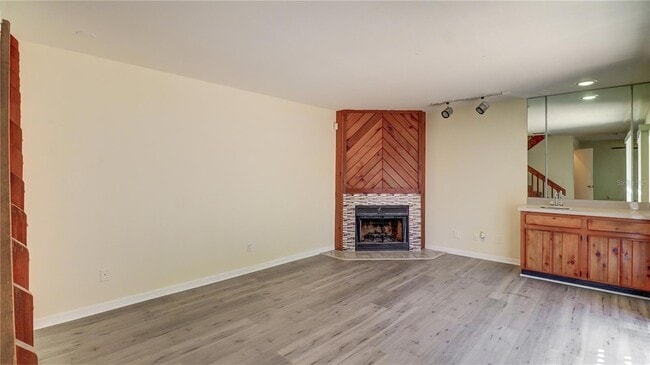 Building Photo - 15206 W Pond Woods Dr