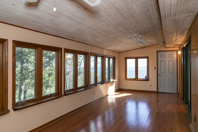 Building Photo - 5156 Mineral Springs Mountain Ave