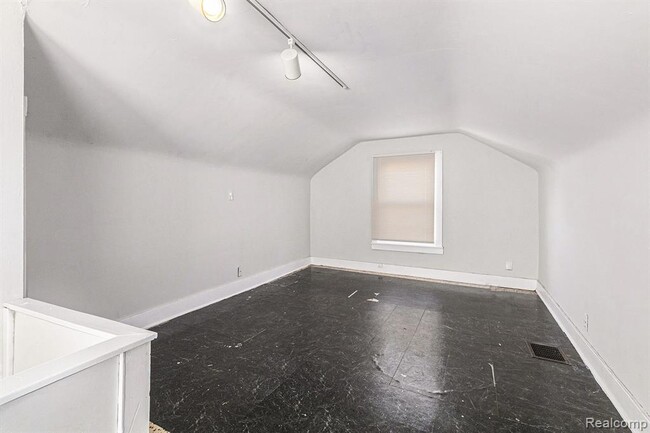 Building Photo - 9336 Sussex St