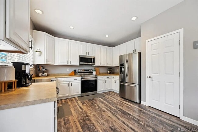 Building Photo - 24798 E Wyoming Pl