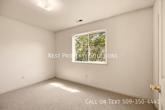 Building Photo - 1818 W Crouse-1