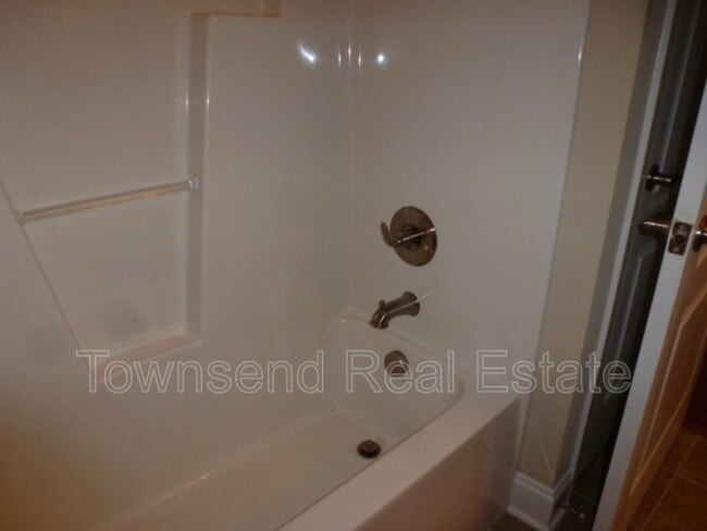 Building Photo - 210 Fountainhead Ln